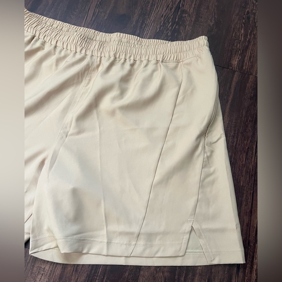 Adidas D4T Shorts Mens Size 2XL Beige Solid Logo Zipper Pockets IW7575 NWT - Picture 2 of 11